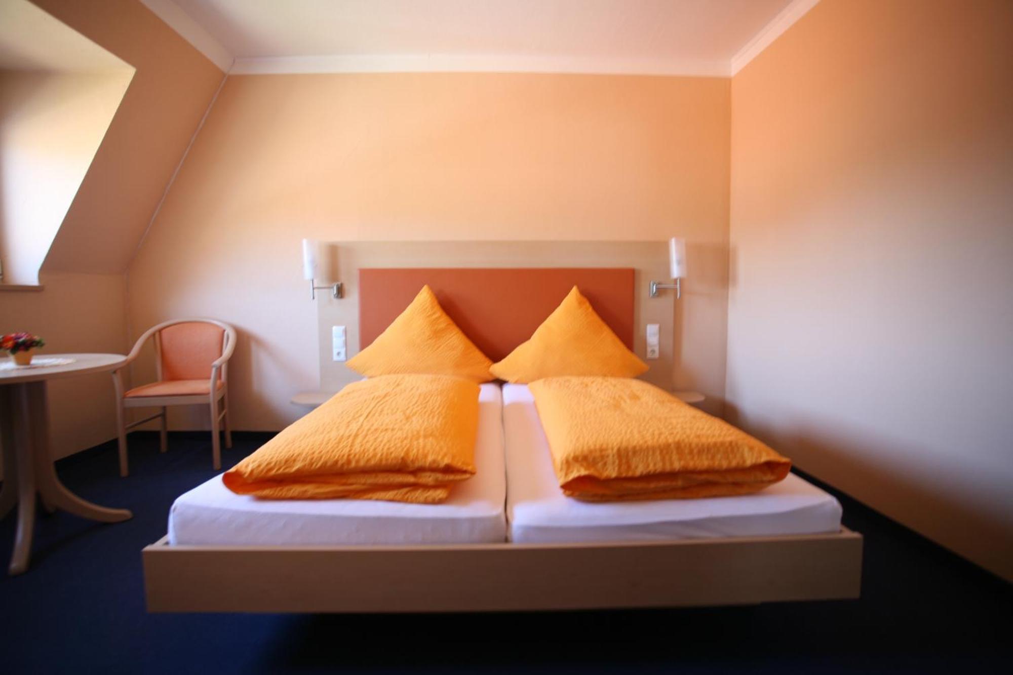 Hotel Linde Pfalz Silz  Экстерьер фото
