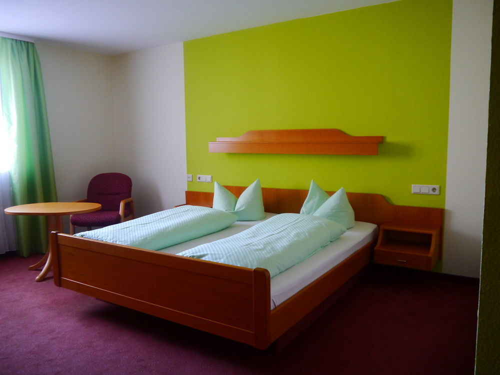 Hotel Linde Pfalz Silz  Экстерьер фото