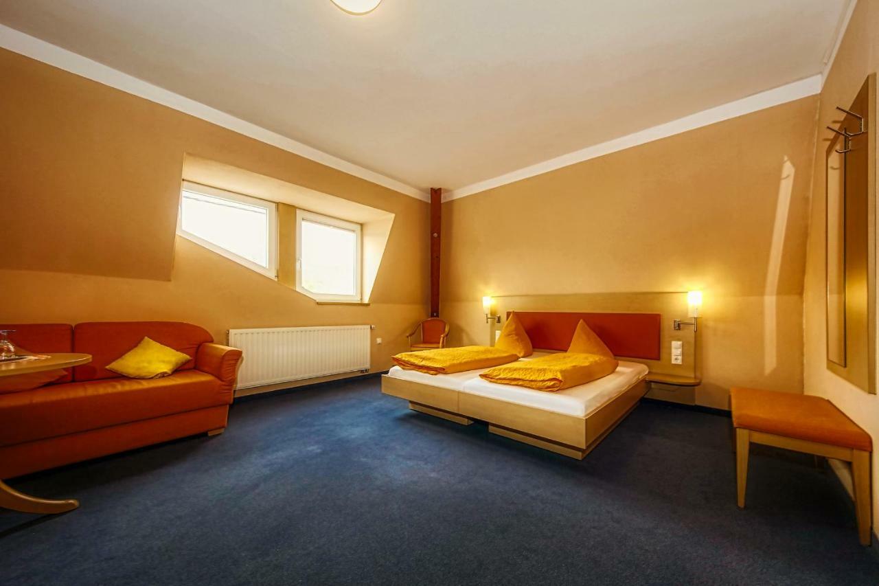 Hotel Linde Pfalz Silz  Экстерьер фото