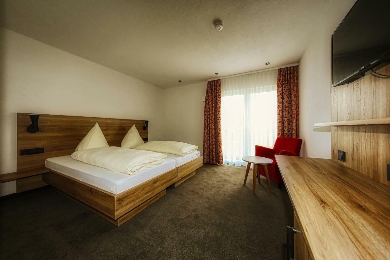 Hotel Linde Pfalz Silz  Экстерьер фото