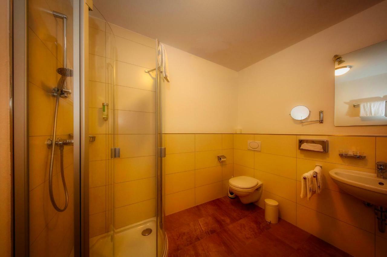 Hotel Linde Pfalz Silz  Экстерьер фото